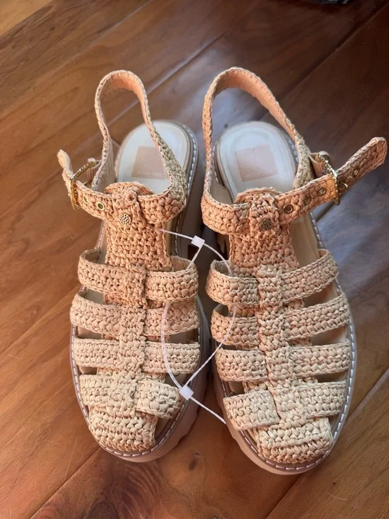 NWT Dolce Vita Lasly Platform
Sandal Sz 9 (no original box) - Picture 7 of 14